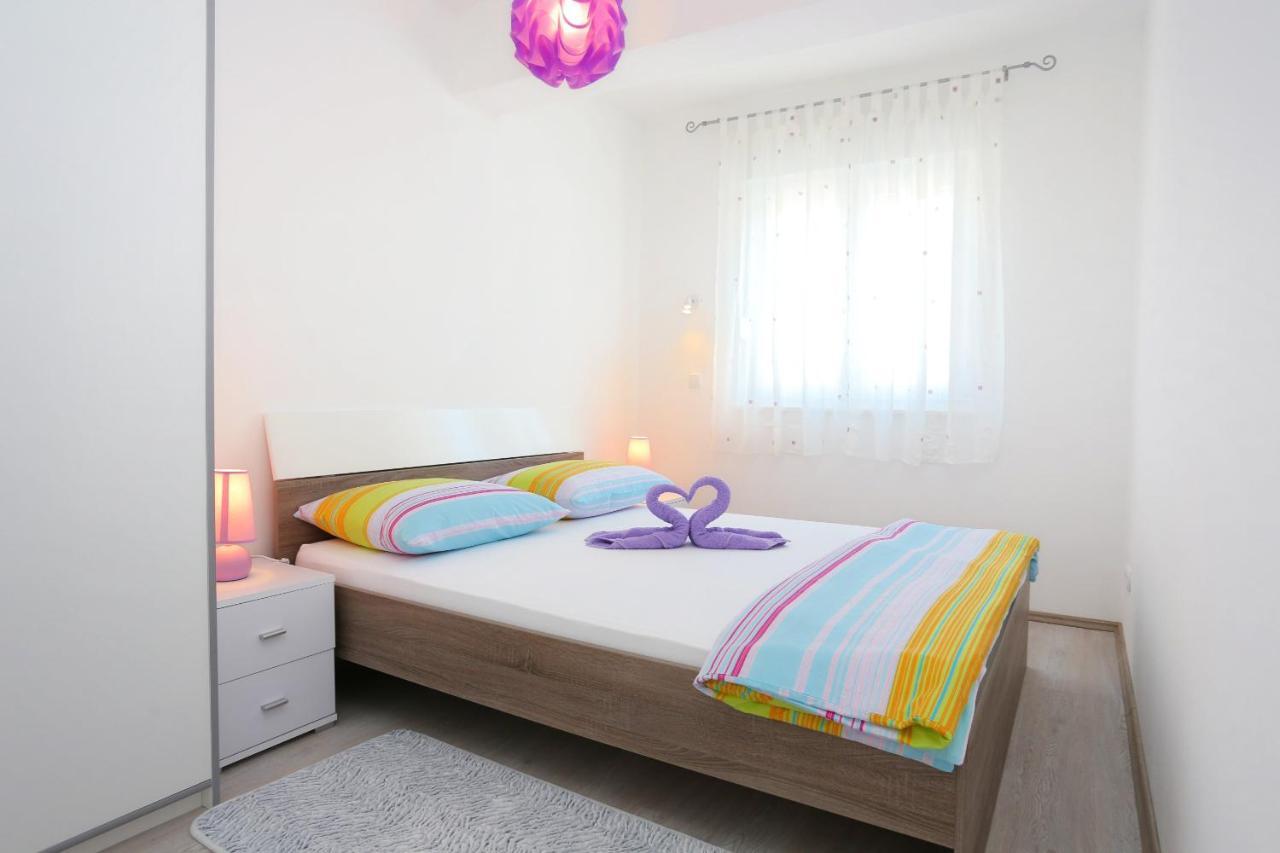 Apartments With A Parking Space Omis - 10362 Экстерьер фото