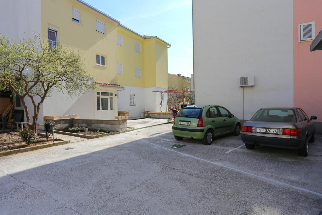 Apartments With A Parking Space Omis - 10362 Экстерьер фото