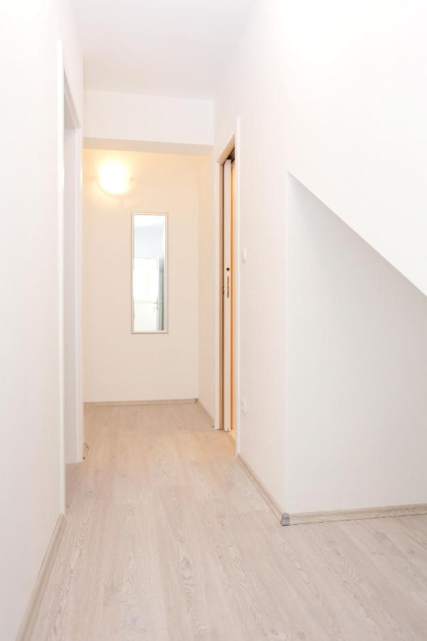 Apartments With A Parking Space Omis - 10362 Экстерьер фото