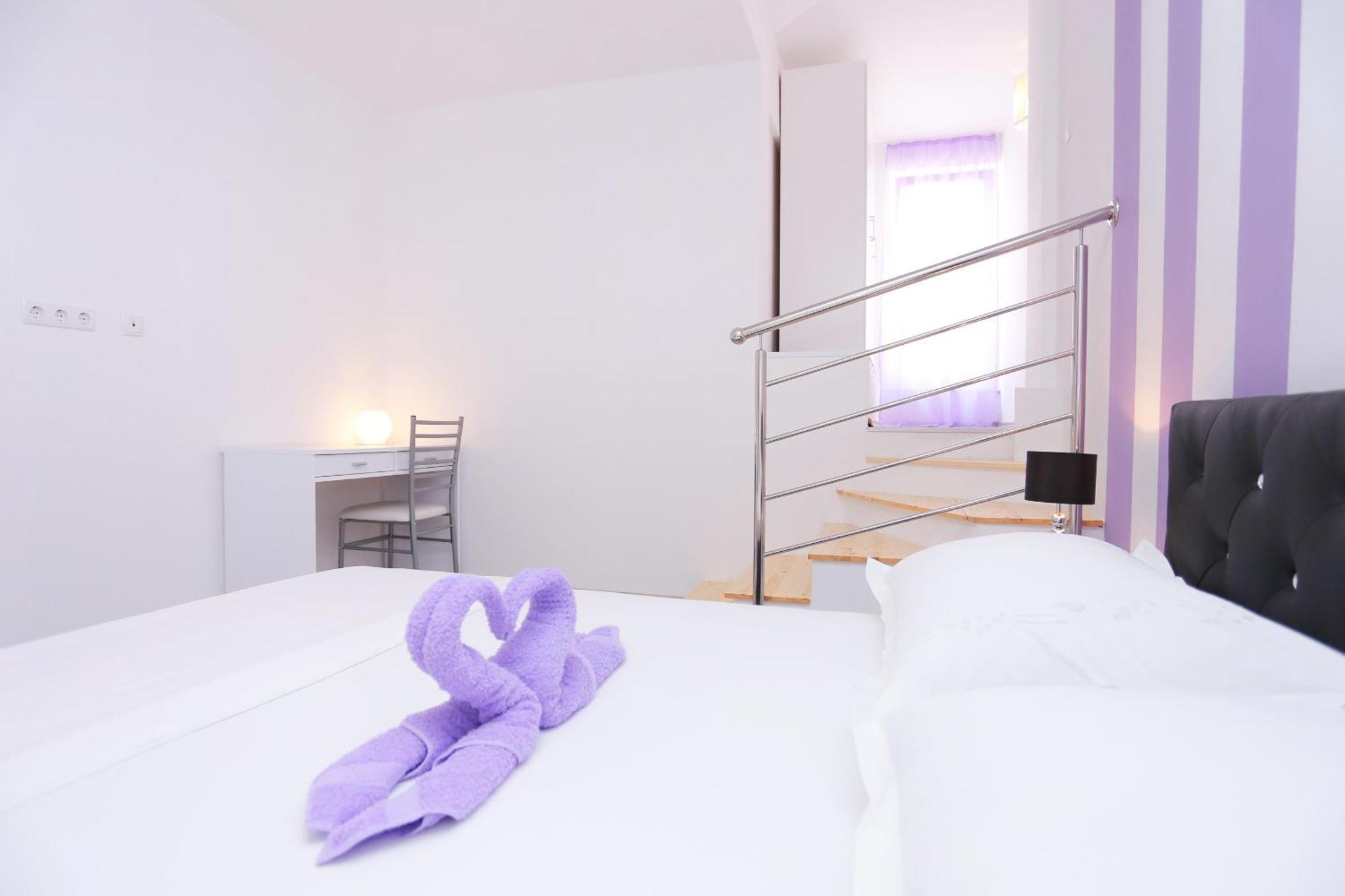 Apartments With A Parking Space Omis - 10362 Номер фото