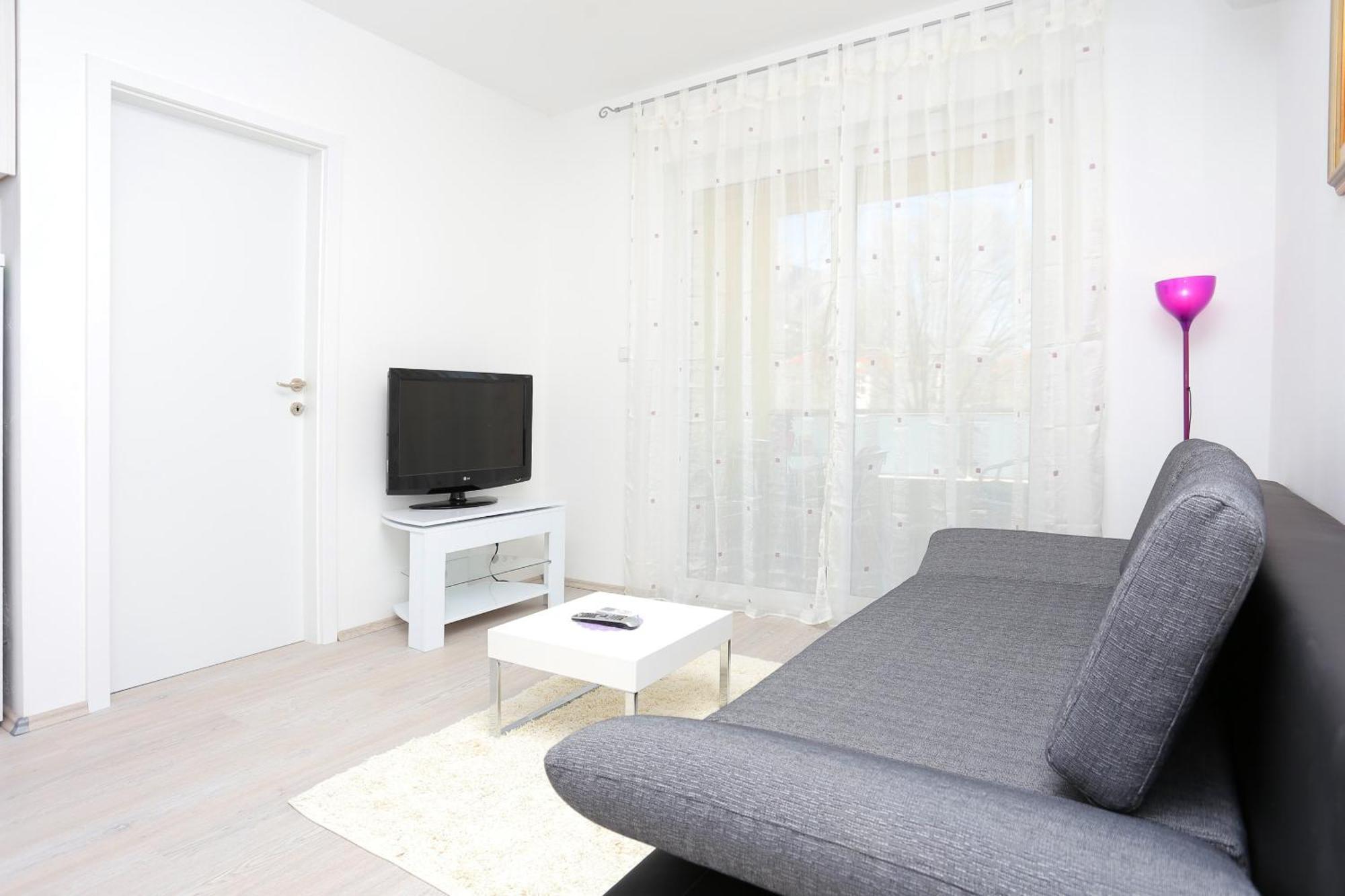 Apartments With A Parking Space Omis - 10362 Номер фото
